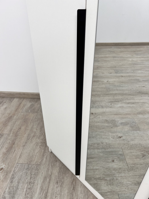 Шкаф Мадрид (1,6) с 6 ящ. внутри с зеркалом, Белый